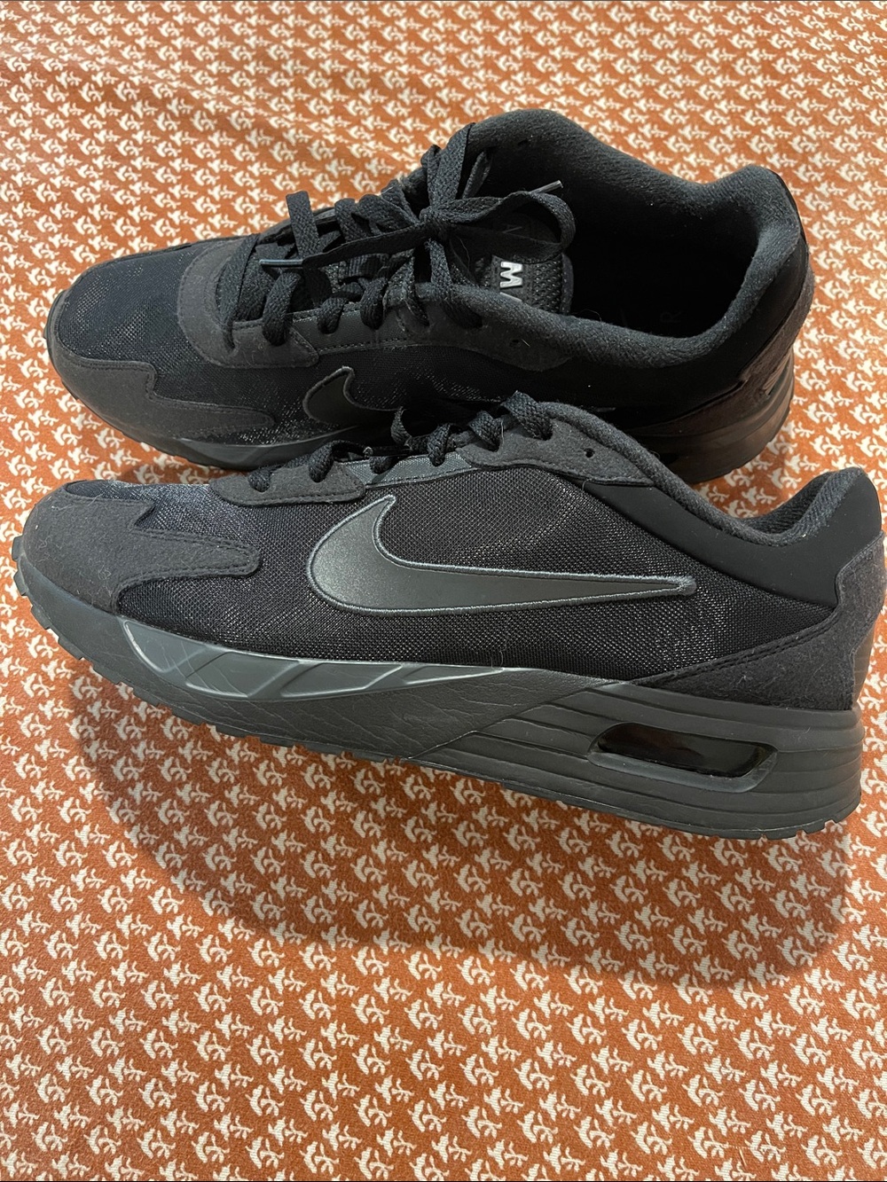 Nike Men's Black Air Max Solo Low-Top Sneakers